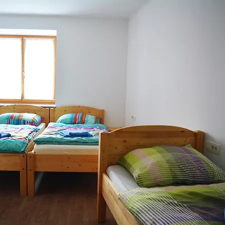 Turisticna Kmetija Pri Pozarju Bivanje na kmetiji Knezak